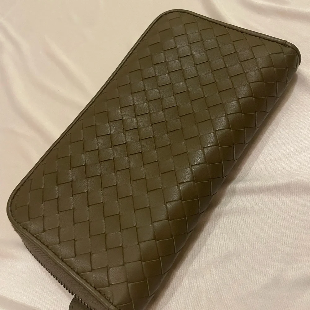 **NWOT** Bottega Veneta Zip Around Wallet - Picture 6 of 7